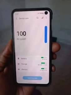 A picture of Samsung galaxy s10e clean mnoooo