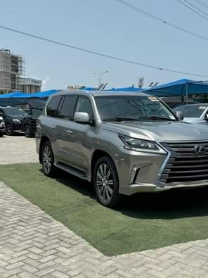 A picture of Lexus LX570 FOR SALE 2016 model Foreign used toks Gold