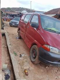 A picture of Toyota hiace bus 205 model everything working perfectly ok price