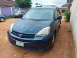 A picture of Toyota sienna 2005 model XLE