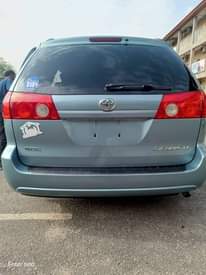 A picture of 2008 tokunbo Toyota sienna