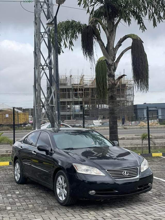 A picture of Lexus es3502008