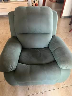 A picture of RECLINER SOFA
