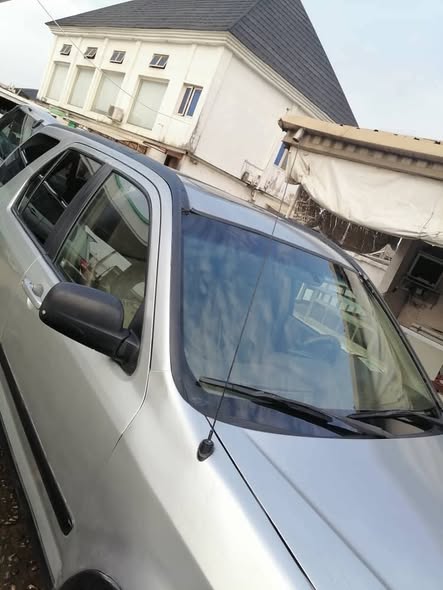 A picture of Clean HONDA CRV 2004