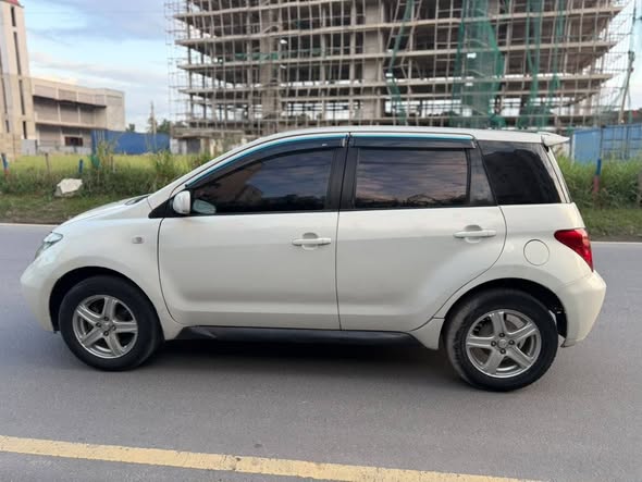 A picture of TOYOTA IST