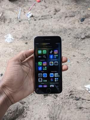 A picture of IPhone SE