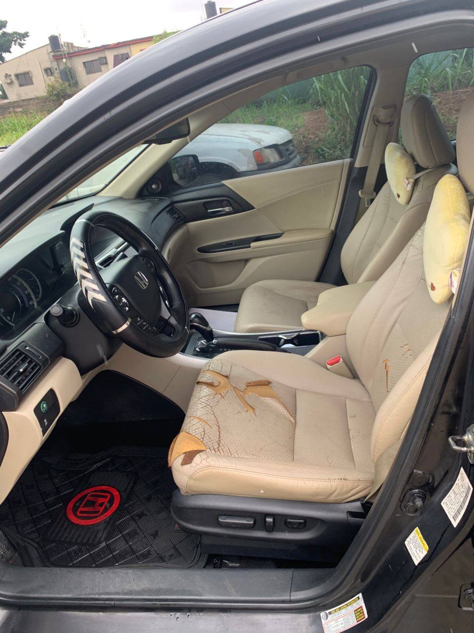 A picture of 2013 Honda Accord with very sound engine and gear 9.8m