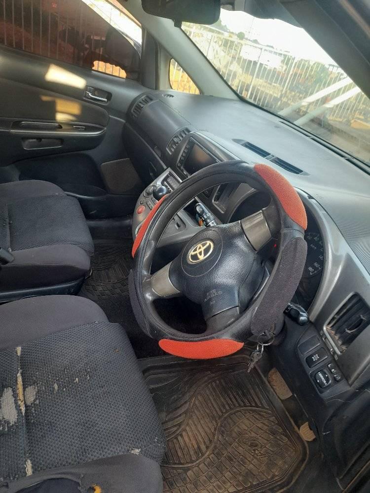 A picture of 2004 Toyota wish
