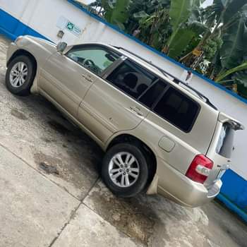 A picture of  Extremely clean Toyota Highland 2006 Please come with your
