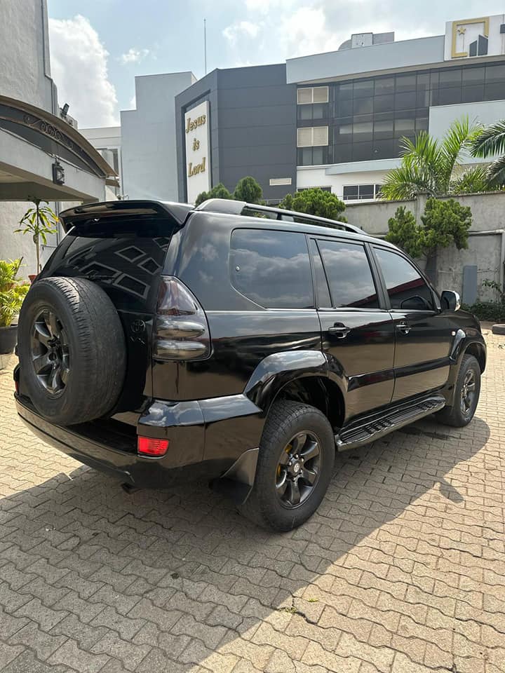 A picture of 2007 Toyota Prado V6