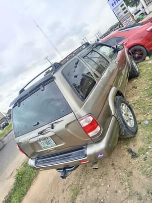 A picture of URGENT SALE Clean Reg 01 Nissan Pathfinder with auxiliary gear