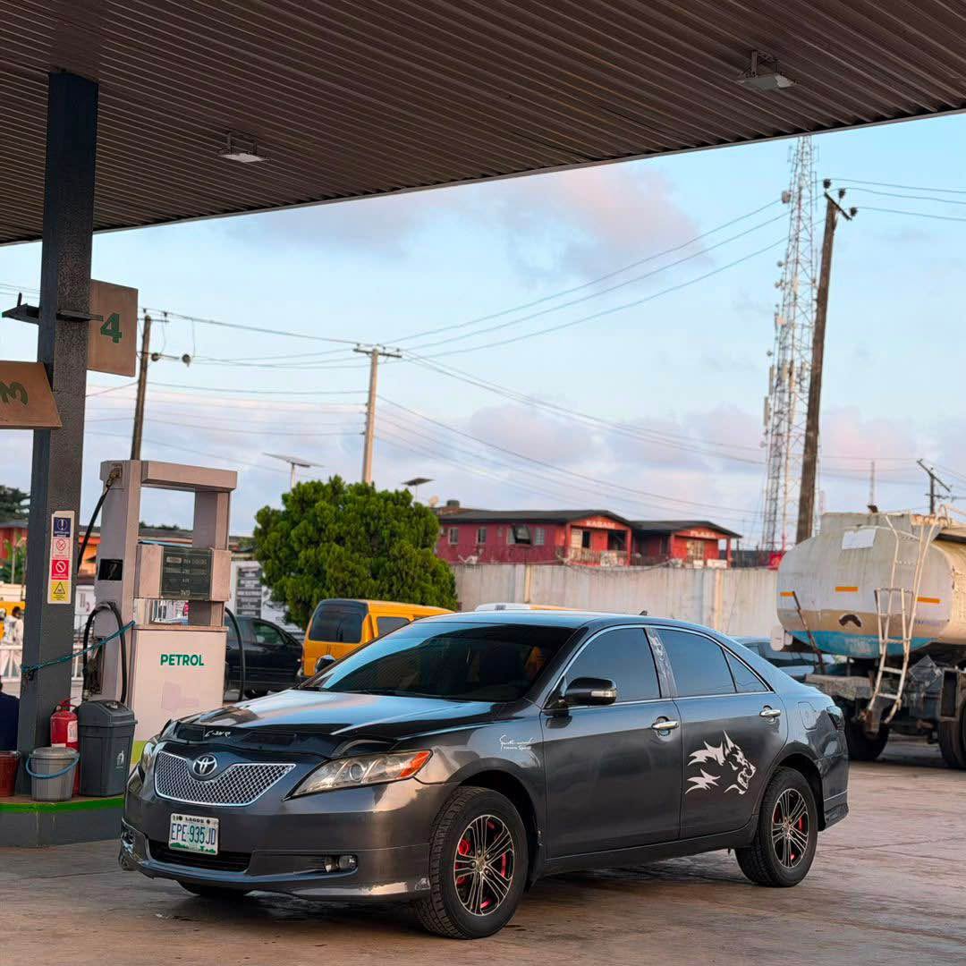 A picture of Toyota Camry SE