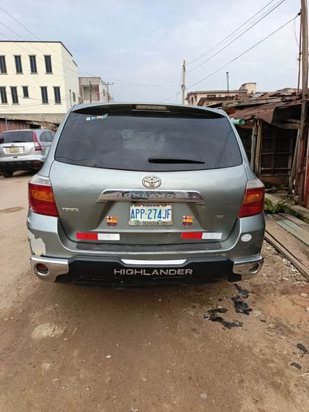 A picture of Toyota highlander 2008 model