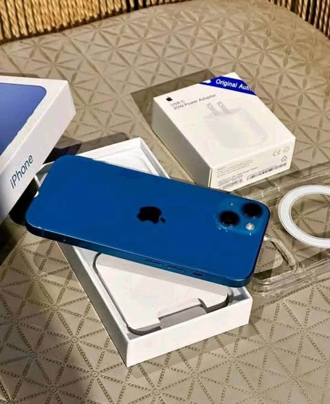 A picture of IPHONE 13 128GBROM