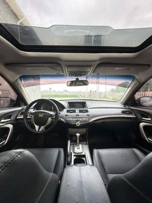 A picture of 2009 Belgium grade first body Honda accord coupe