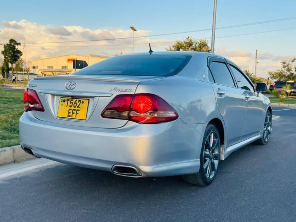 A picture of Toyota Crown New