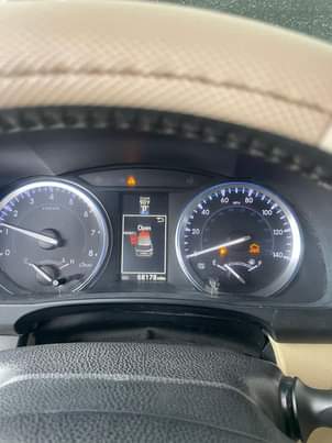A picture of DEALER MARKET 2016 Toyota Highlander limited edition Ac need attention
