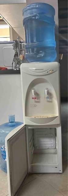 A picture of Water dispenser