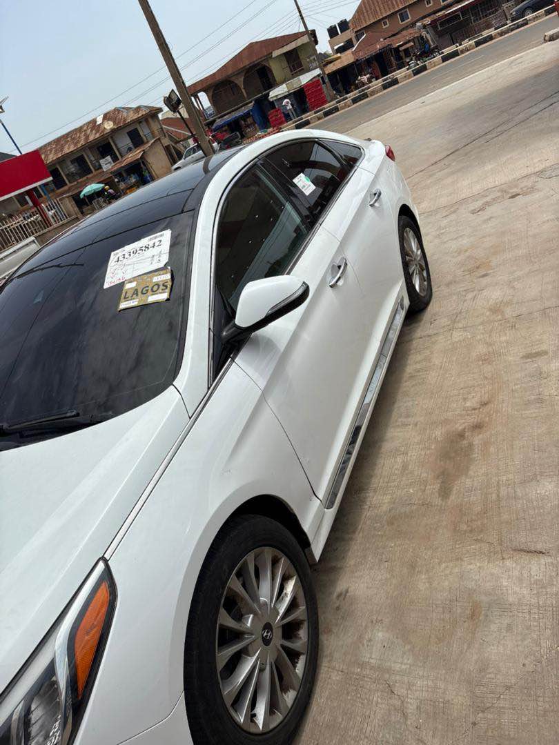 A picture of Hyundai sonata 2015 limited Toks