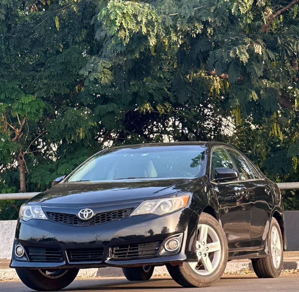 A picture of 2014 TOYOTA CAMRY SE