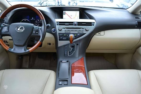 A picture of Lexus rx 450h 2012