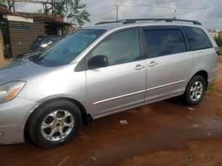A picture of Toyota Sienna 2005 for sale perfect engine and gear selection