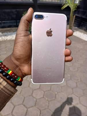A picture of Iphone 7plus storage 128