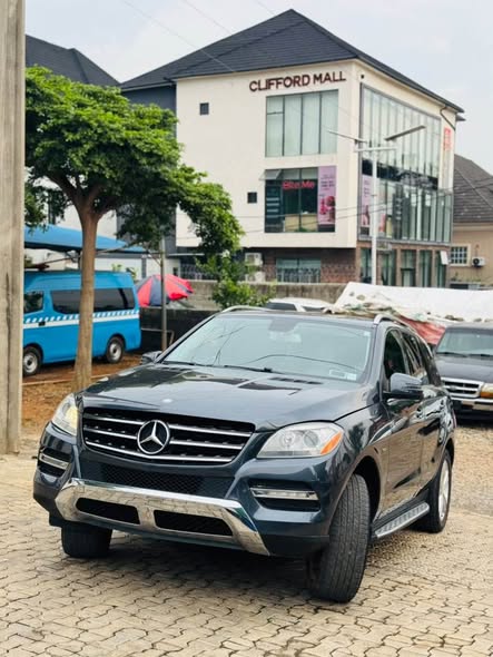 A picture of 2013 MERCEDES BENZ ML350 4MATIC DIRECT BELGIUM KEYLESS ENTRY MOON