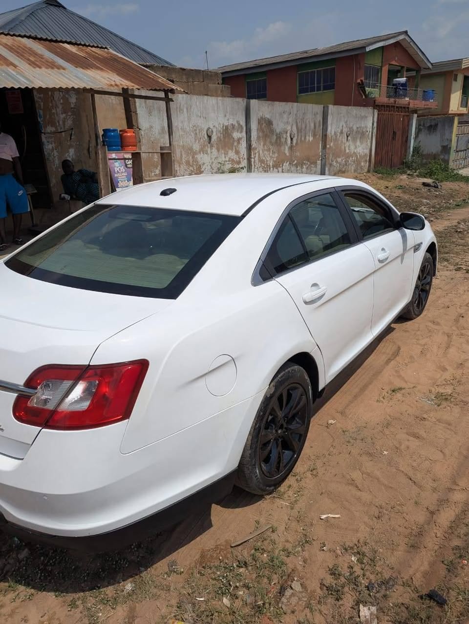 A picture of FORD TAURUS