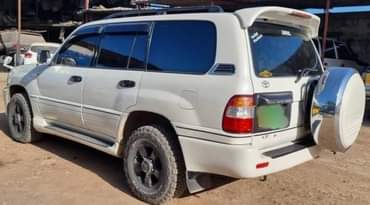 A picture of Land cruiser 100 series