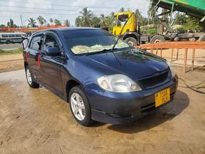 A picture of TOYOTA RUN X BLH