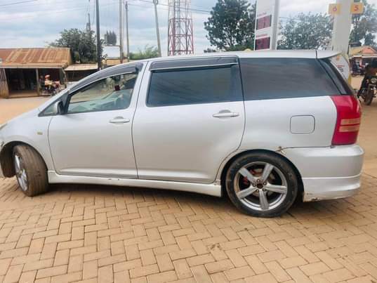 A picture of Toyota wish 13m