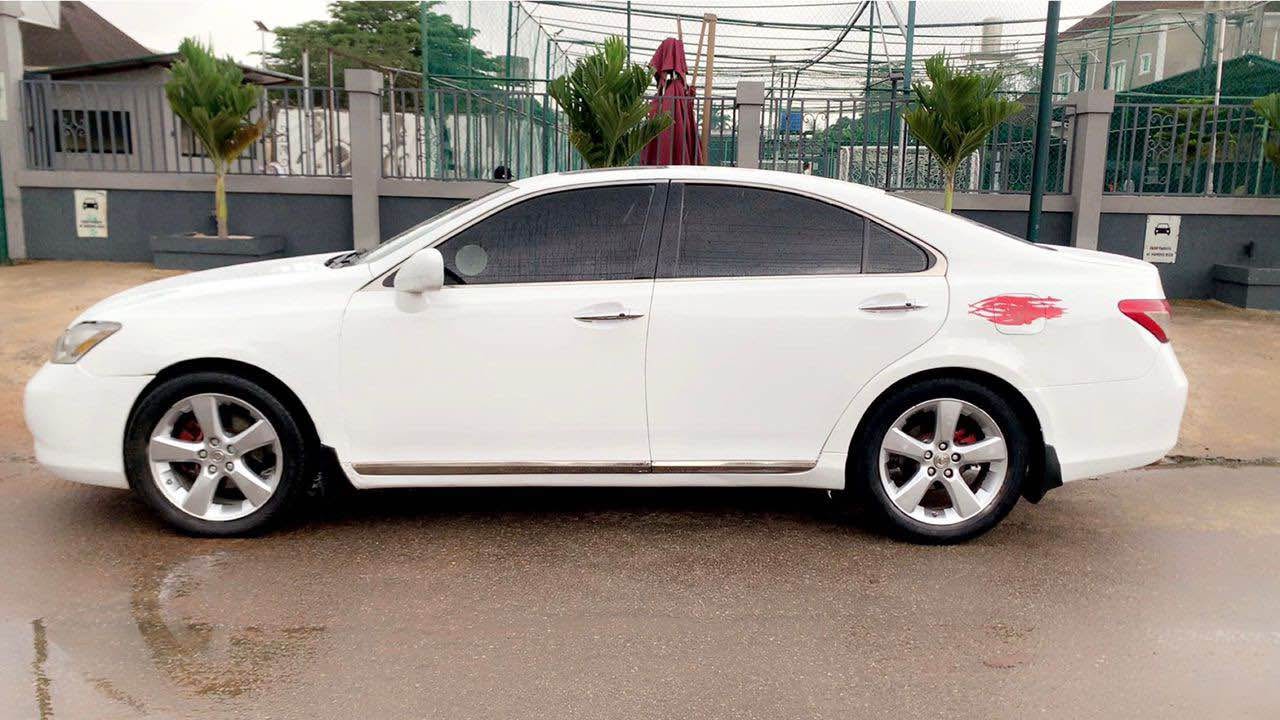 A picture of LEXUS ES350