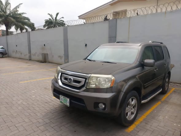 A picture of Honda pilot 2011