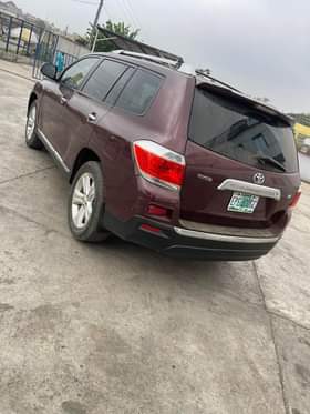 A picture of Clean 2012 Toyota Highlander sport LIMITED EDITION buy and traveling