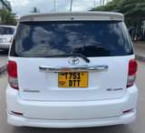 A picture of 2005 TOYOTA RUMION