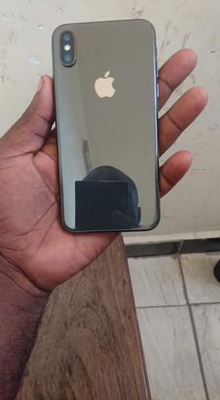A picture of Iphone x haina tatzo lolote haimjui fundi naiuza 0688553727