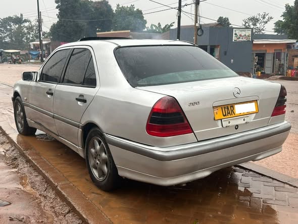 A picture of MERCEDES BENZ C 200