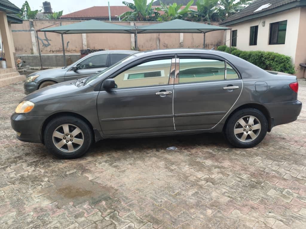 A picture of Toyota Corolla 04 model tokubo standard Engine gear AC everything