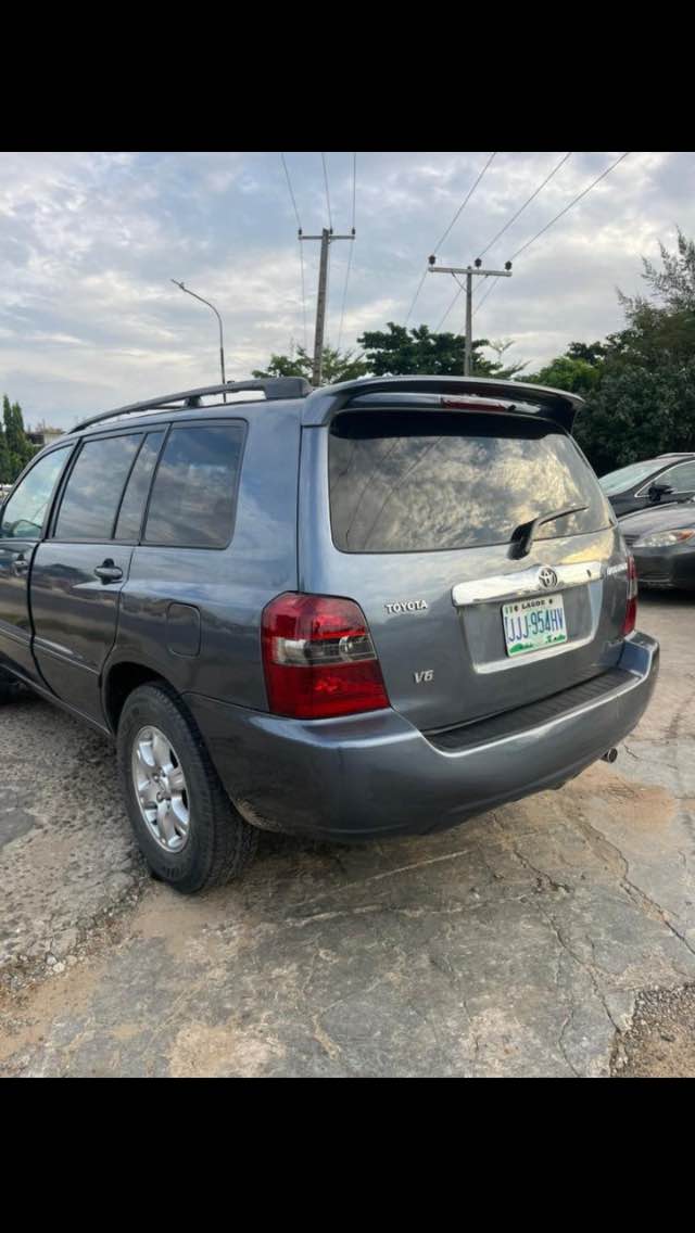 A picture of Neatly use Nigerian car