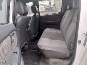 A picture of 2010 TOYOTA HILUX model manual diesel engine with auxiliary gear.