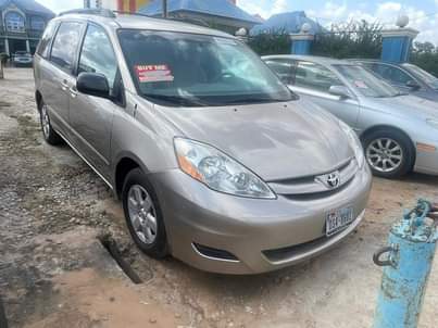 A picture of 2007 Toyota Sienna