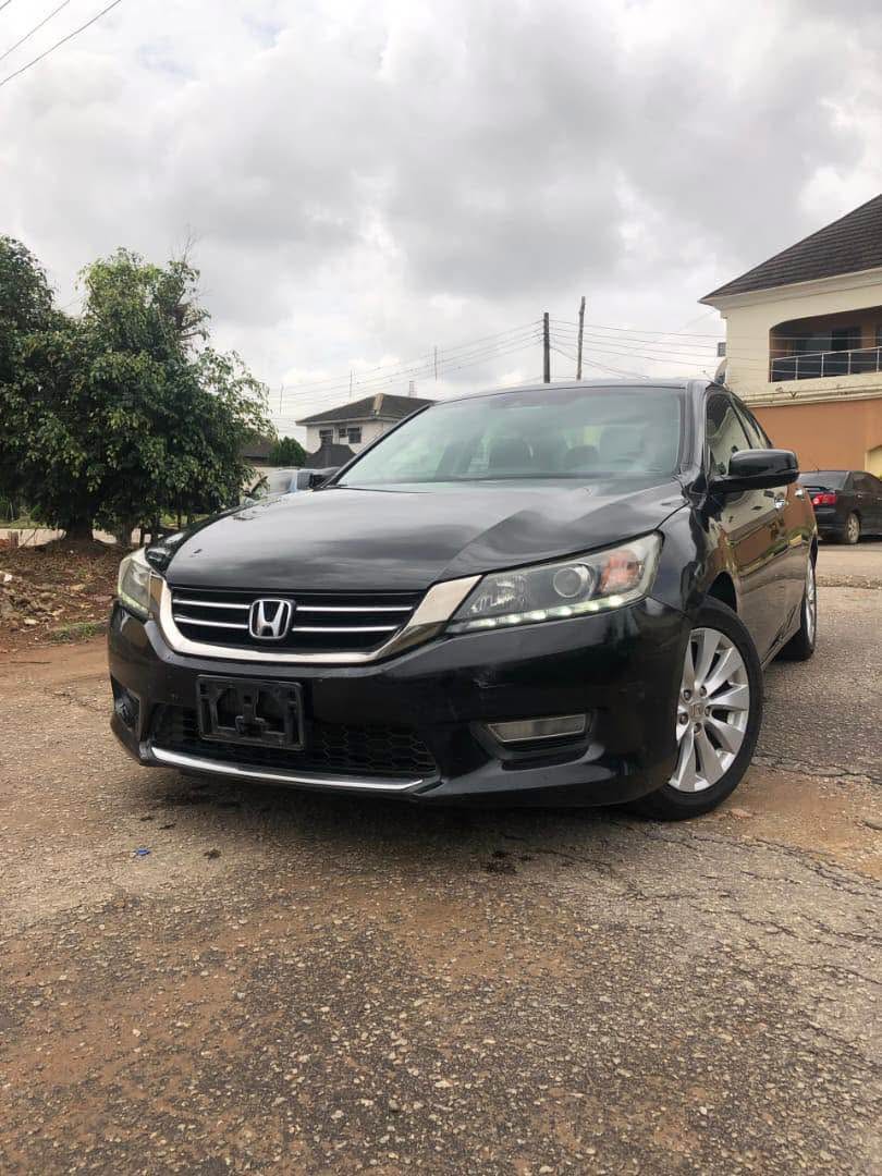 A picture of Honda Accord EXL V6