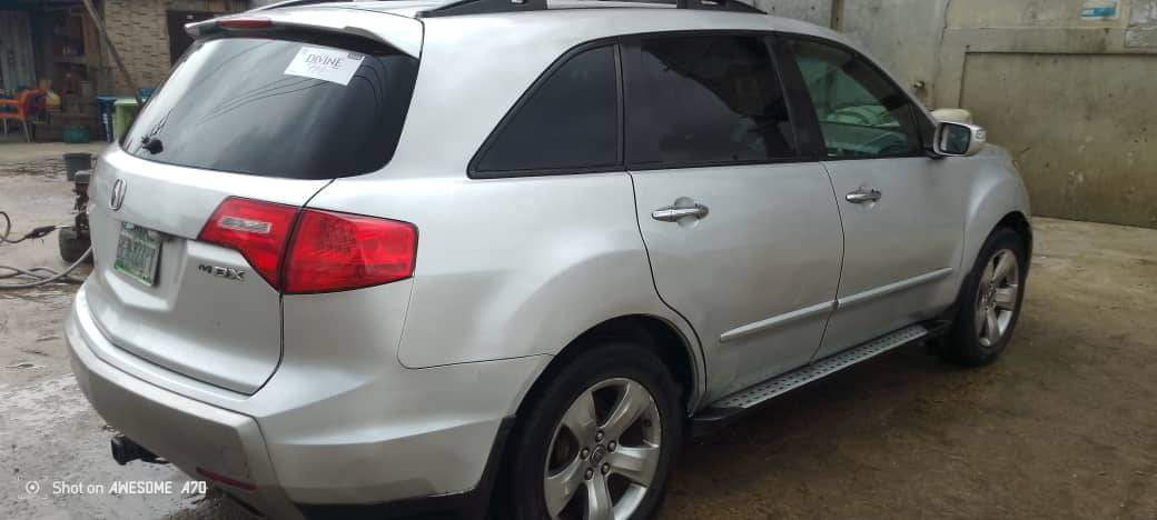 A picture of 2009 Belgium grade model Acura MDX Everything is working perfectly
