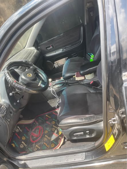 A picture of Lexus 200