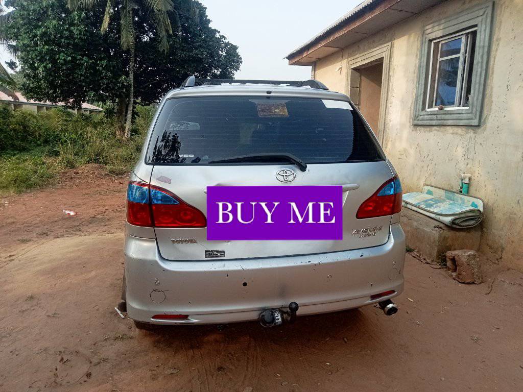 A picture of TOYOTA AVENSIS VERSO 2005 MODEL FIRST BODY BUYING AND DRIVE