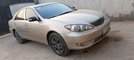 A picture of Toyota Camry 06 and Honda Pilot 06 for sale my