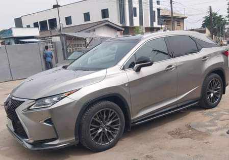 A picture of Sparkling Silver RX 350 f spot 2018 model full option