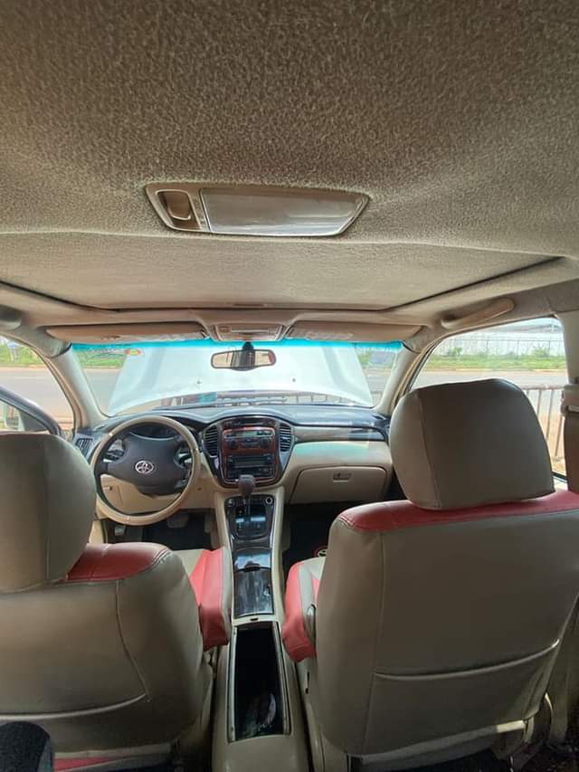 A picture of 03 04 Toyota Highlander