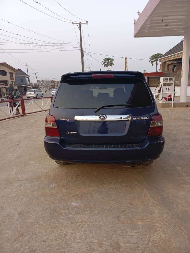 A picture of Toyota Hightlander 2003 model with CATALYST Nothing to fix 07032131470